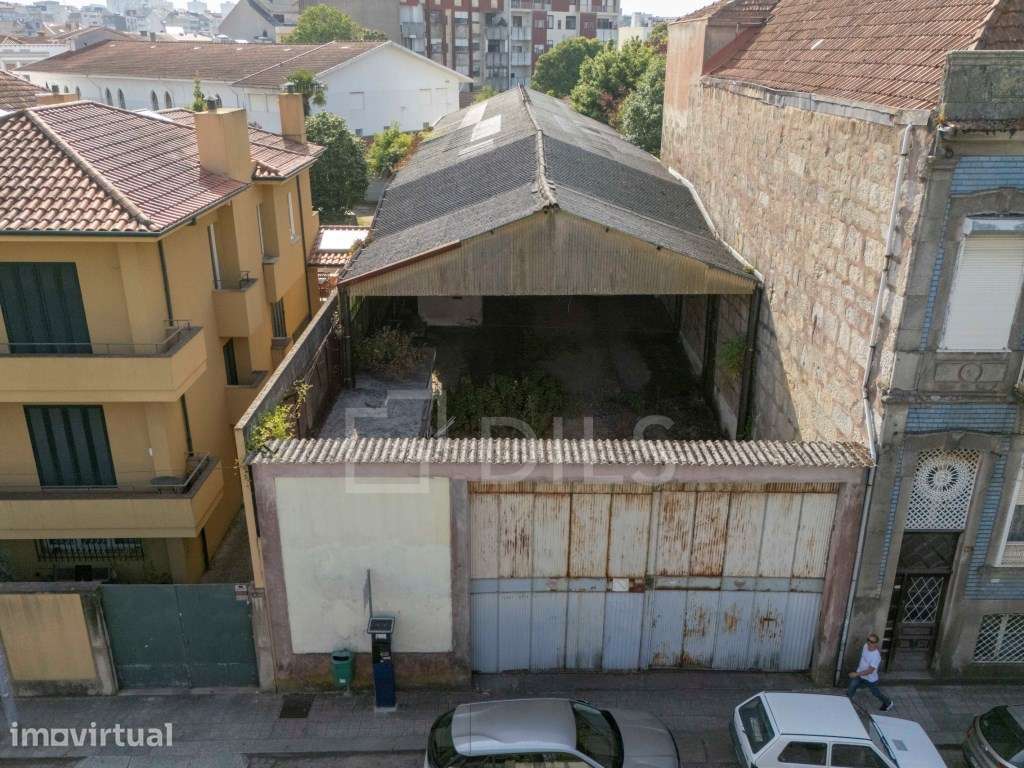 Terreno com Armazém, com projeto aprovado - Grande imagem: 3/17