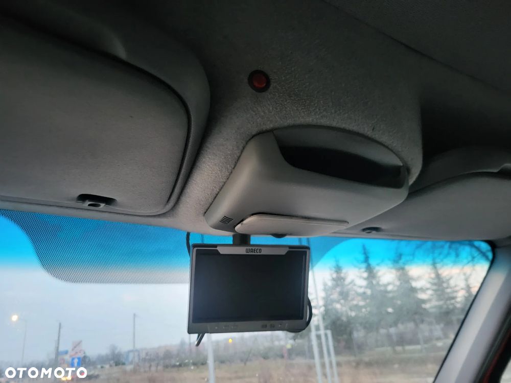 Mercedes-Benz Sprinter - 24