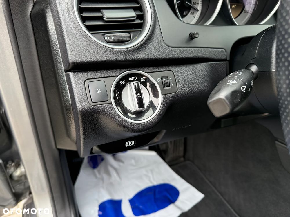Mercedes-Benz Klasa C 180 BlueEFFICIENCY - 38