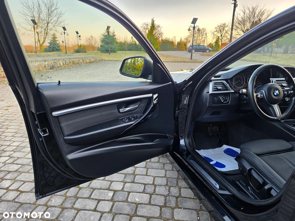BMW Seria 3 318d Edition M Sport Shadow - 23