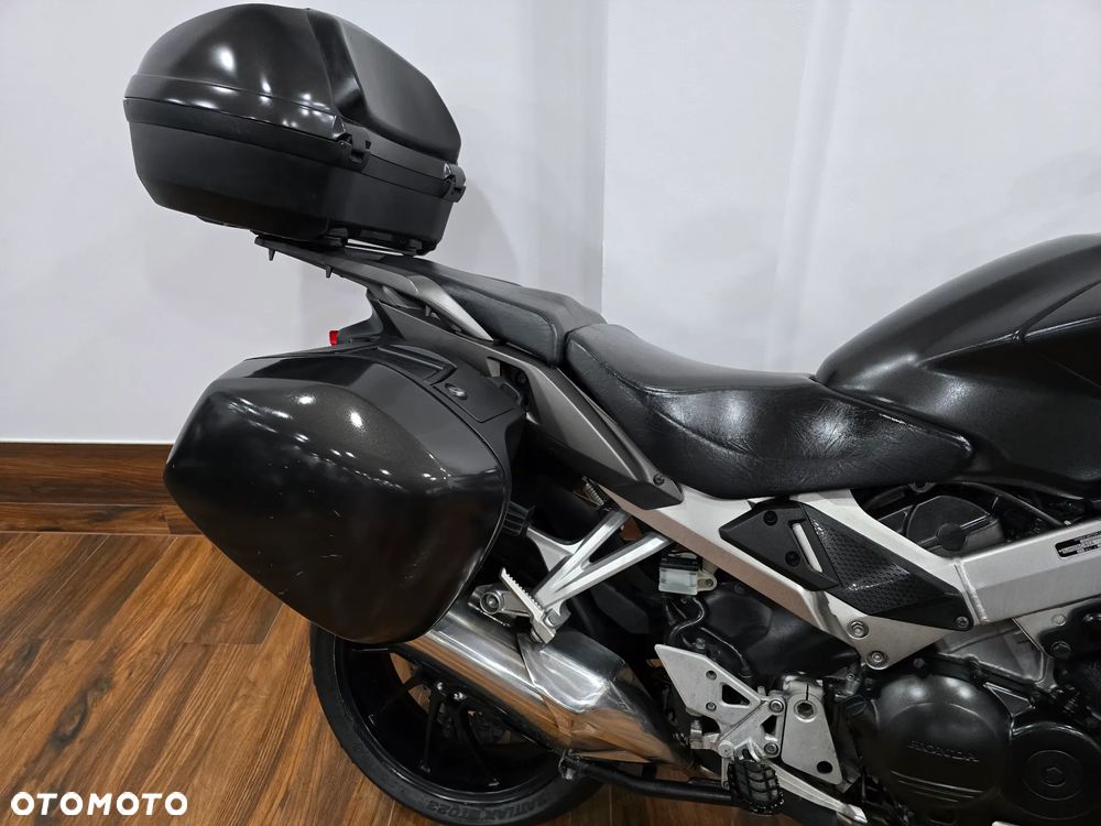 Honda VFR - 13