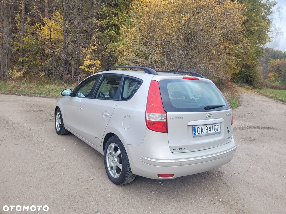 Hyundai i30 1.6 CRDi Classic + - 5