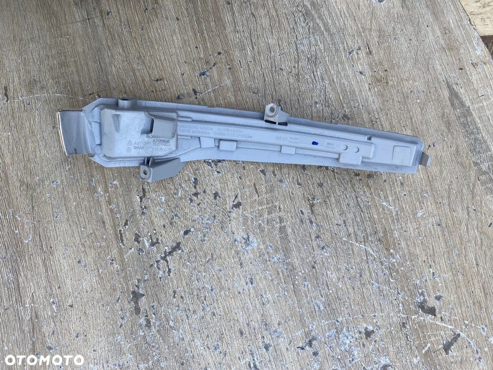 KIERUNKOWSKAZ PRAWY W LUSTERKO MERCEDES GLC A3170640 - 3