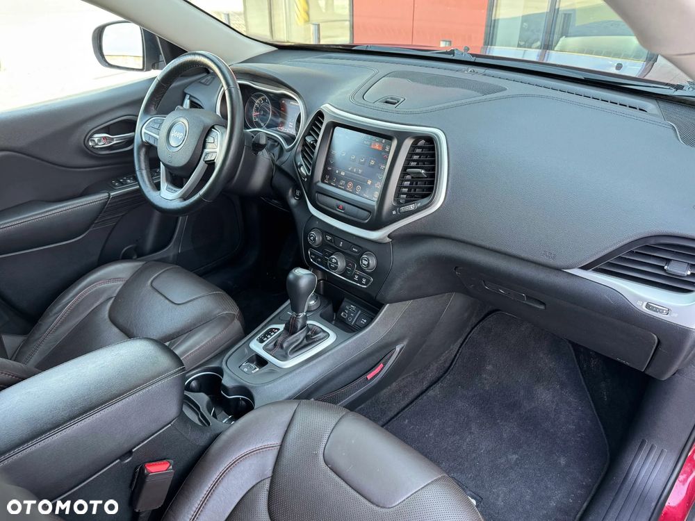Jeep Cherokee - 23