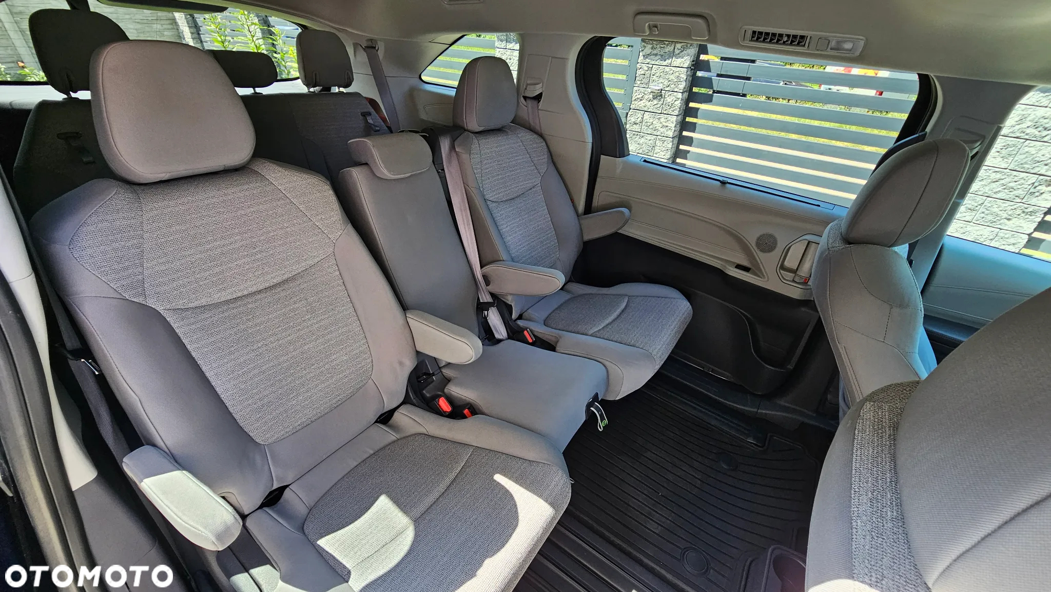 Toyota Sienna - 13