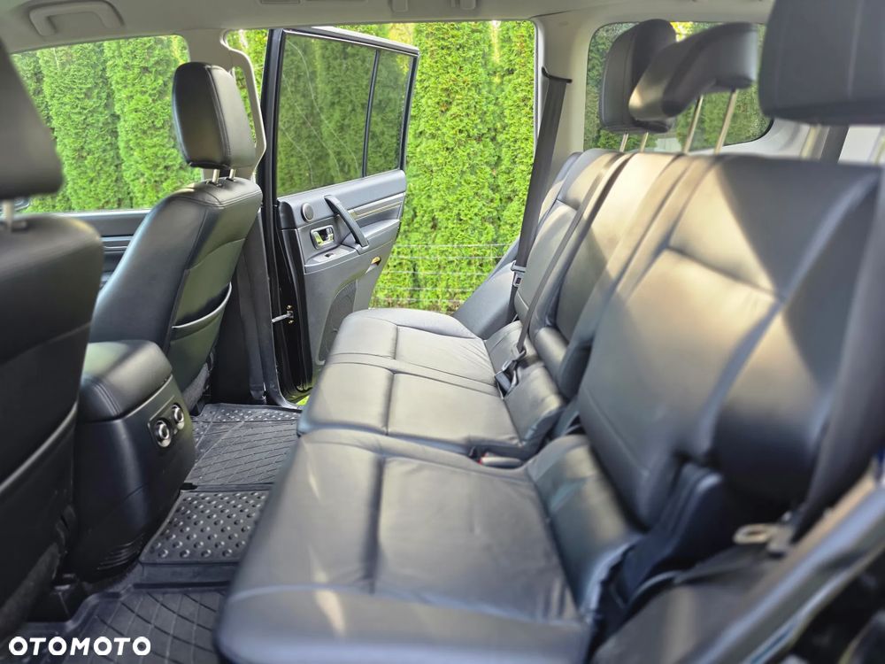Mitsubishi Pajero - 18