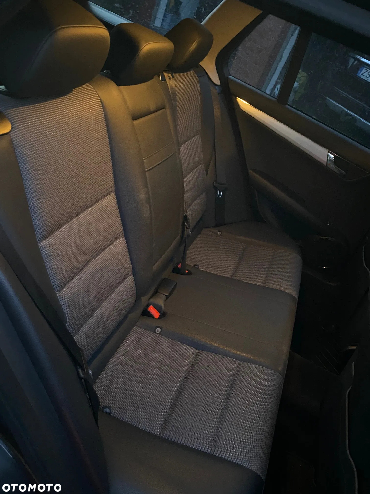 Mercedes-Benz Klasa C 220 T CDI DPF Automatik BlueEFFICIENCY Avantgarde - 24