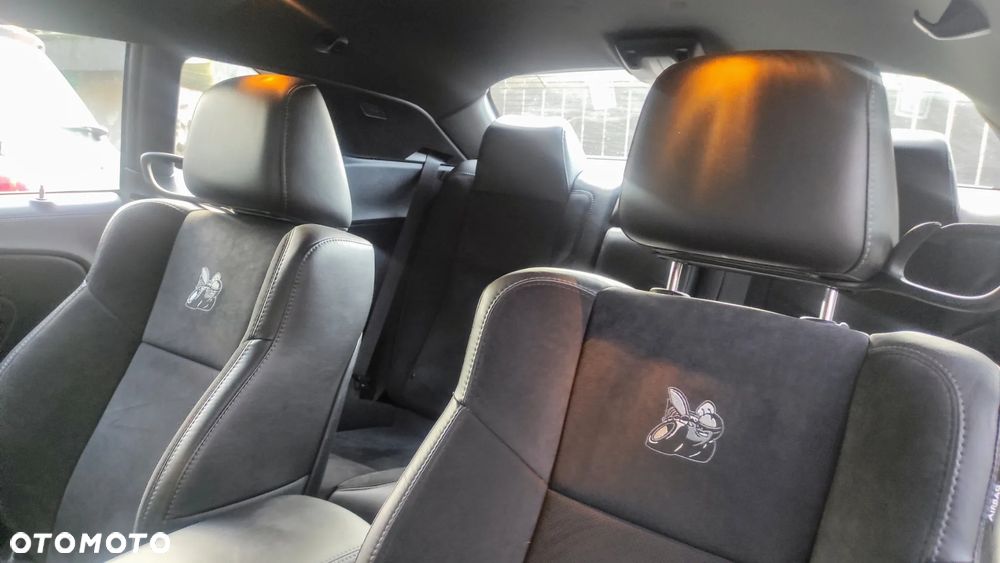 Dodge Challenger 6.4 Scat Pack - 12