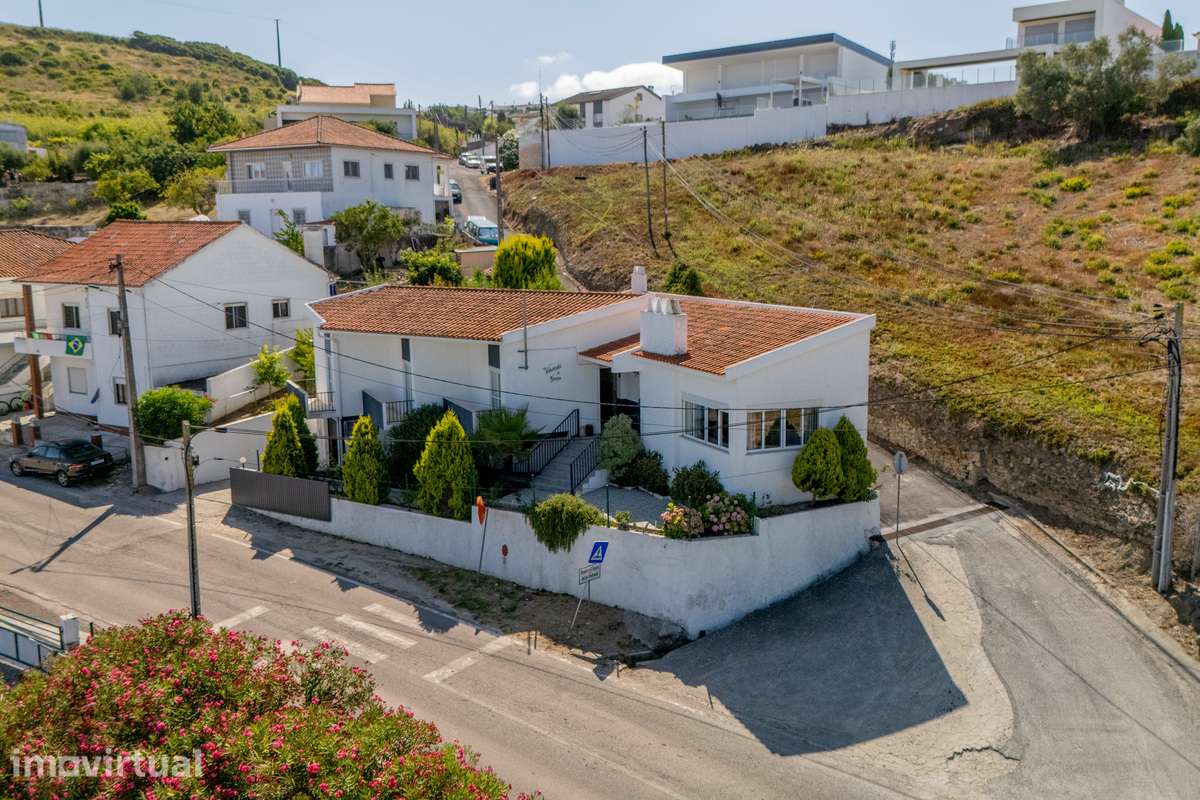 MORADIA T4 ISOLADA c/Garagem e Jardim! Junto à cidade de Torres Vedras - Grande imagem: 5/61