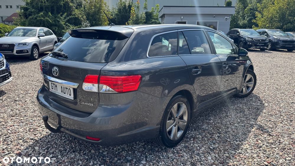 Toyota Avensis 1.8 Premium EU5 - 16