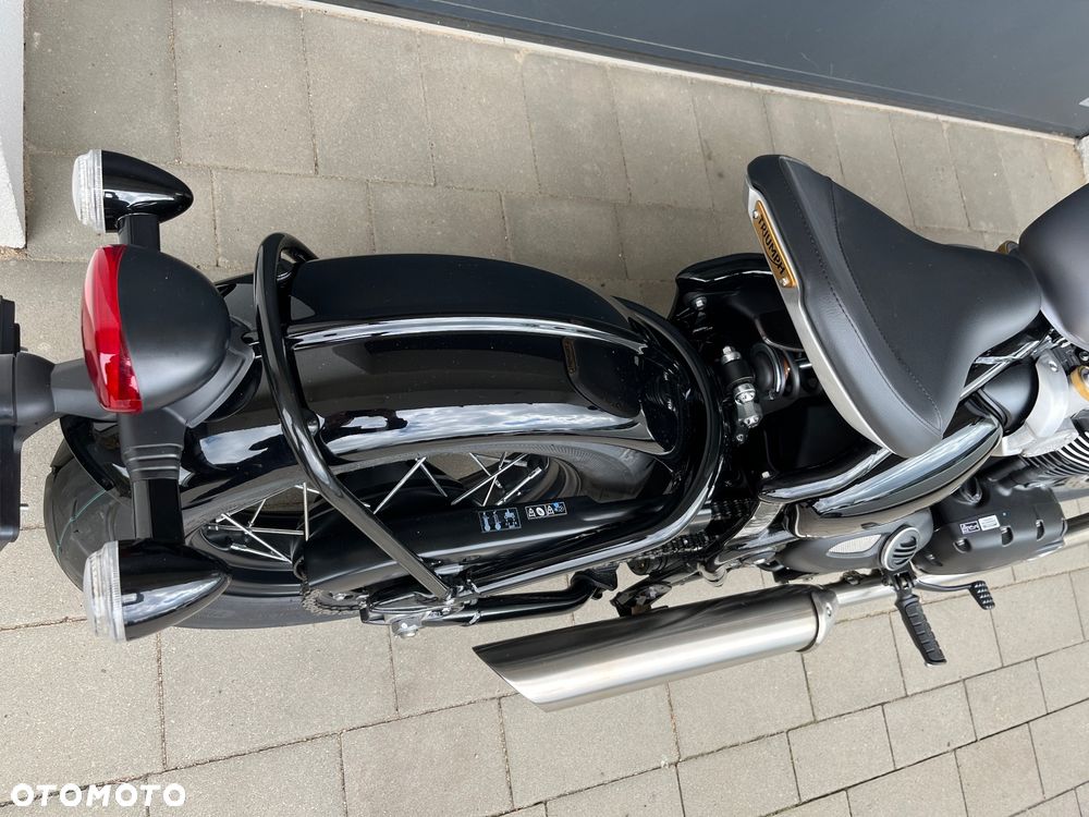 Triumph Bonneville Bobber - 13