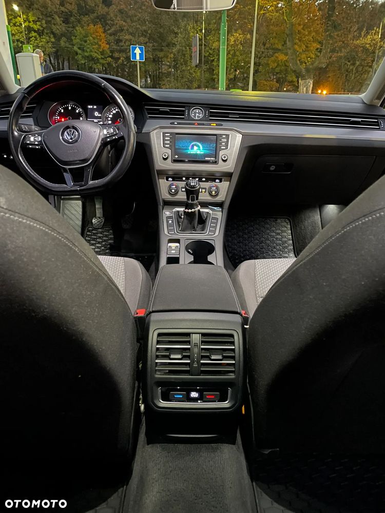 Volkswagen Passat 1.6 TDI BMT Trendline - 24