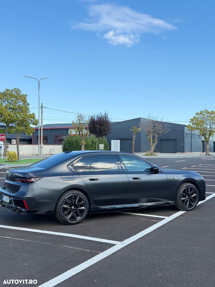 BMW M7 M760e xDrive - 8