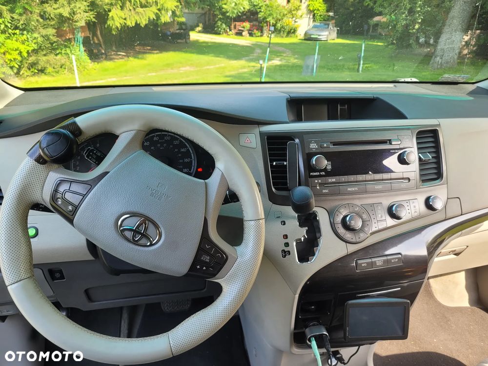 Toyota Sienna 3.5 V6 - 1