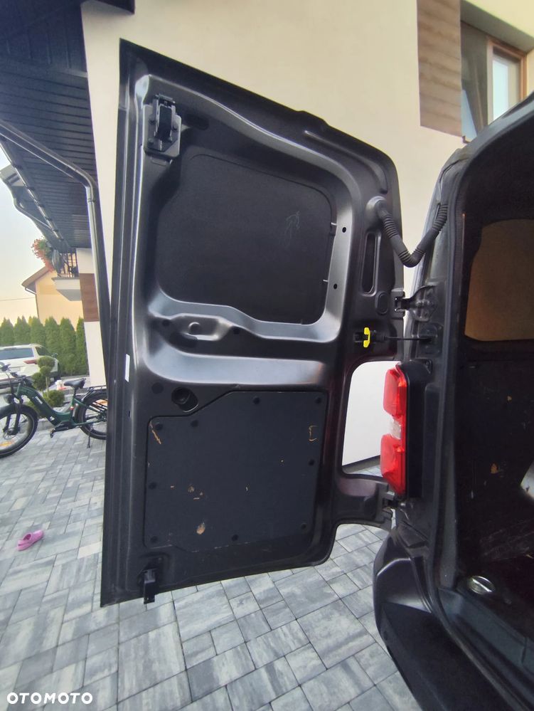 Opel Vivaro Long 2,8t (bryg.) - 11