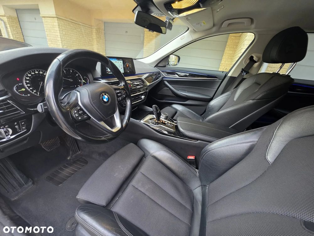 BMW Seria 5 520d Sport Line - 9