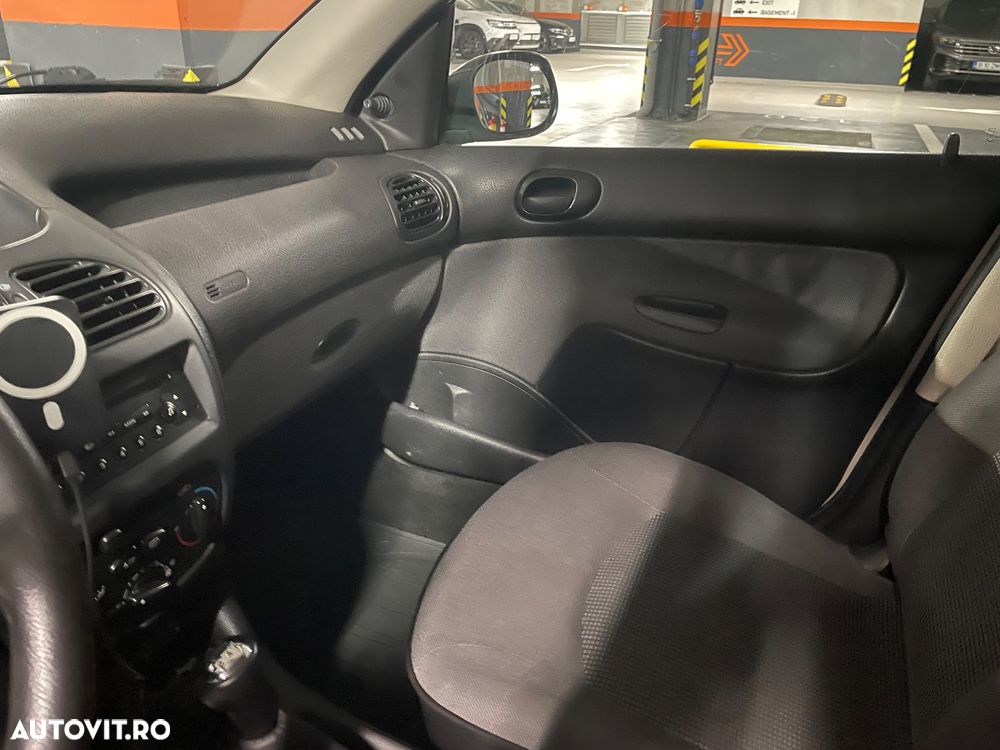 Peugeot 206 1.4E Sedan - 5