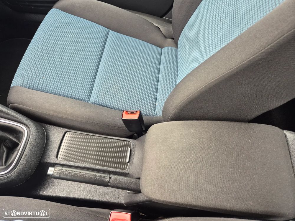 VW Golf 1.6 TDi Trendline BlueMotion - 19