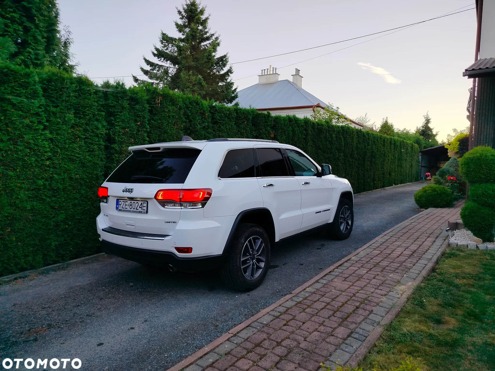 Jeep Grand Cherokee - 30