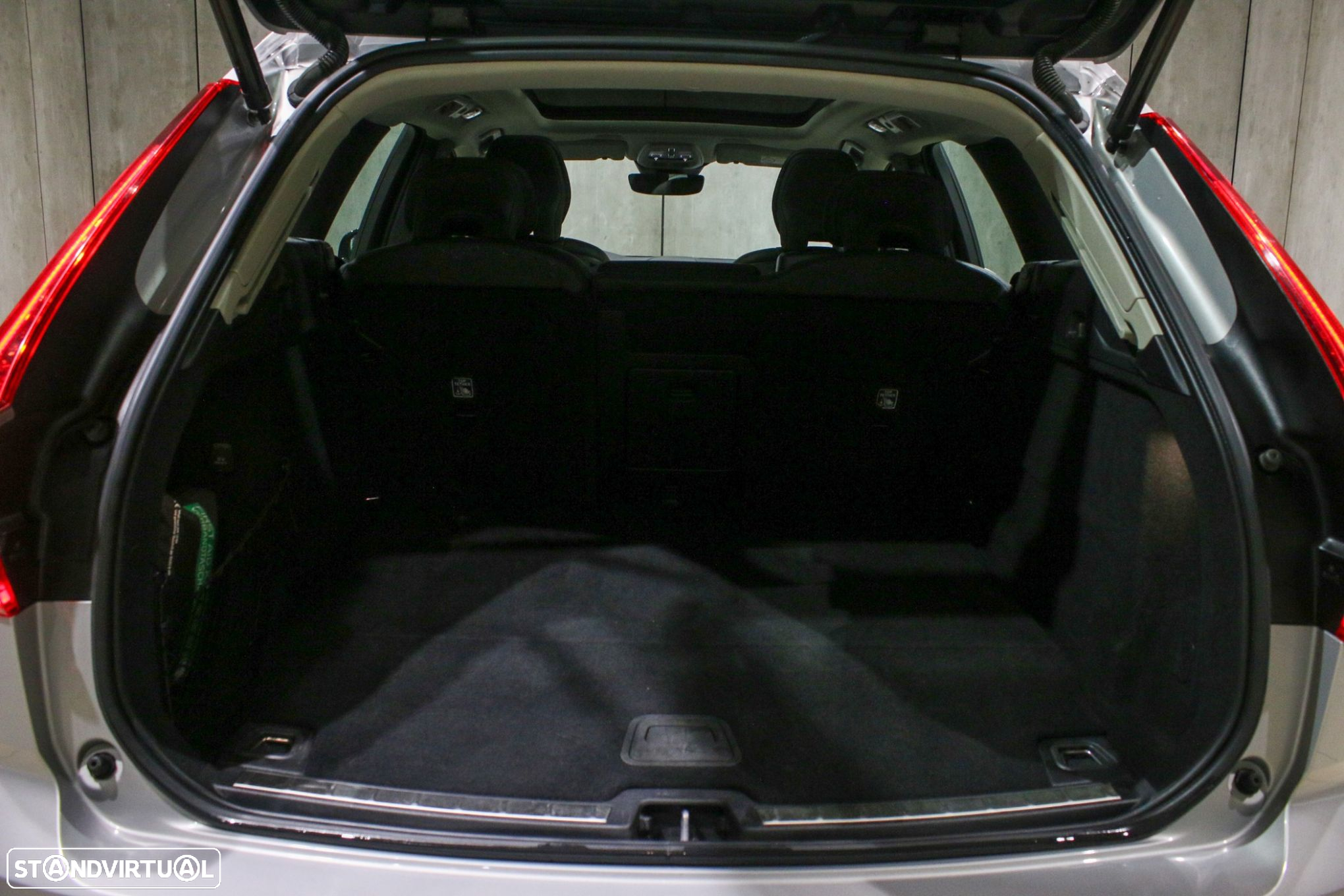 Volvo XC 60 2.0 T6 PHEV Black Edition AWD - 15