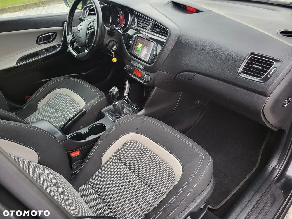 Kia Ceed 1.6 CRDi 136 ISG GT Line - 6