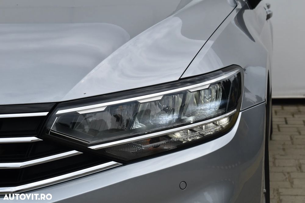 Volkswagen Passat Variant 2.0 TDI 4Mot DSG Highline - 15