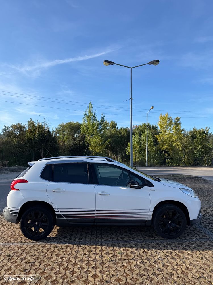 Peugeot 2008 PureTech 130 GPF Black Edition - 8