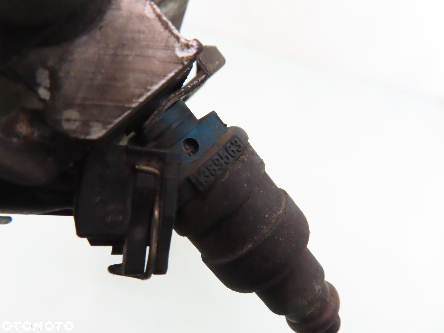 LISTWA WTRYSKOWA VOLVO 850 2.4 1389563 - 4