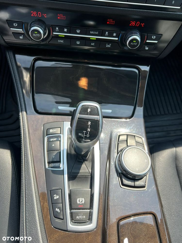 BMW Seria 5 528i xDrive Sport-Aut Luxury Line - 21