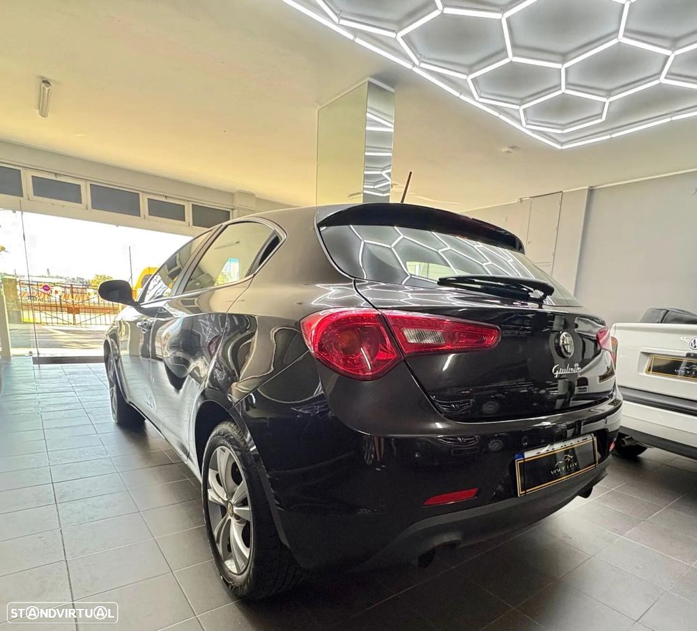 Alfa Romeo Giulietta 2012 photo 4
