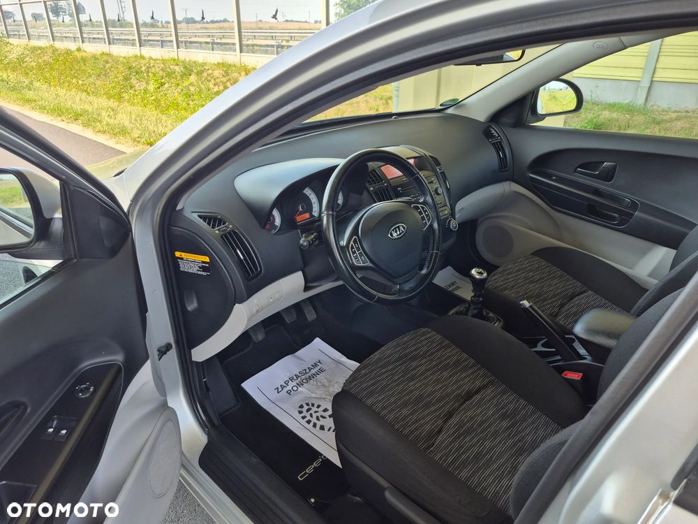 Kia Ceed - 8