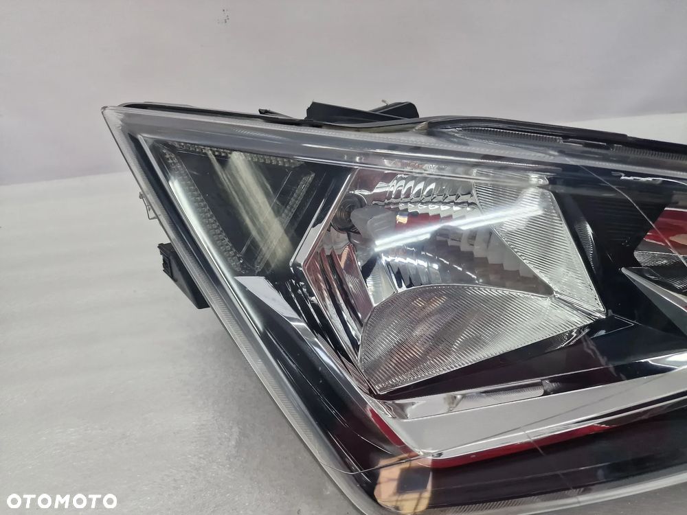 SEAT ATECA 576 16- PRAWA ZWYKŁA LAMPA PRZEDNIA PRZÓD + LED , NR 576941006A , NR AUKCJI LA253 - 3