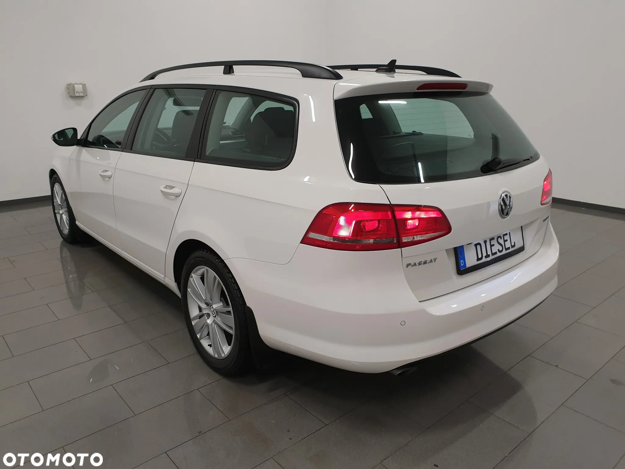 Volkswagen Passat 1.6 TDI Comfortline - 4