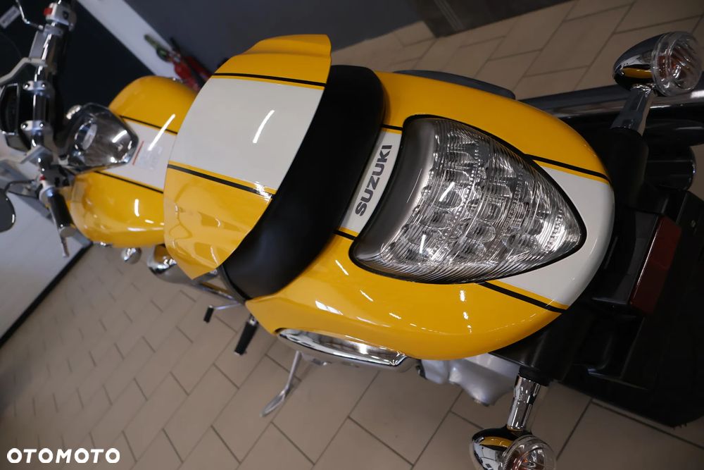 Suzuki Intruder - 8