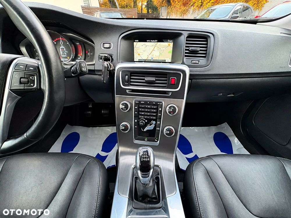 Volvo V60 D2 Summum - 24