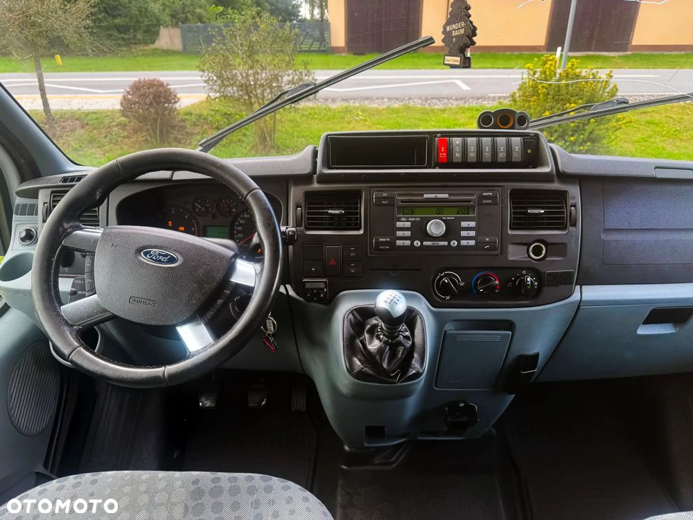 Ford Transit 350L - 11