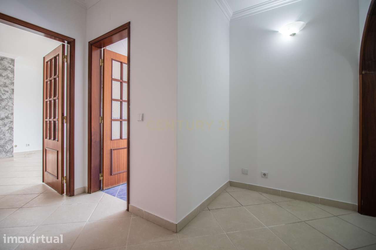 Apartamento T3 no último piso, com suite, três varandas, churrasqueira - Grande imagem: 2/29