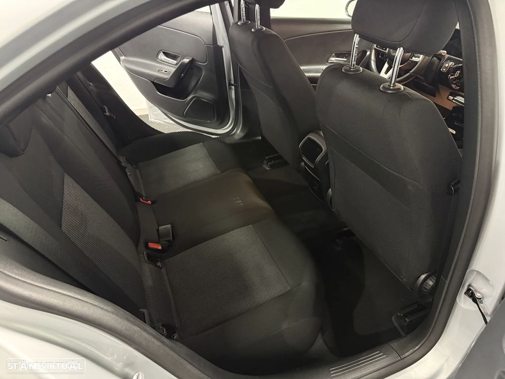 Mercedes-Benz A 180 Limousine d Business Solutions Aut. - 24