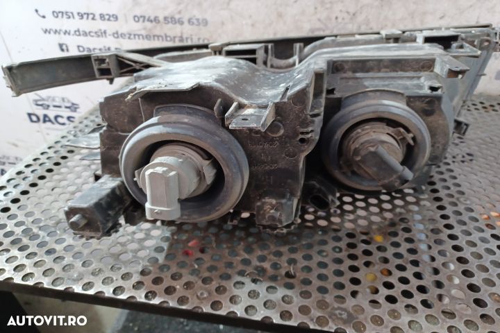 Far dreapta BMW Seria 3 E46 [1997 - 2003] Sedan 4-usi 316i MT (105 hp - 1