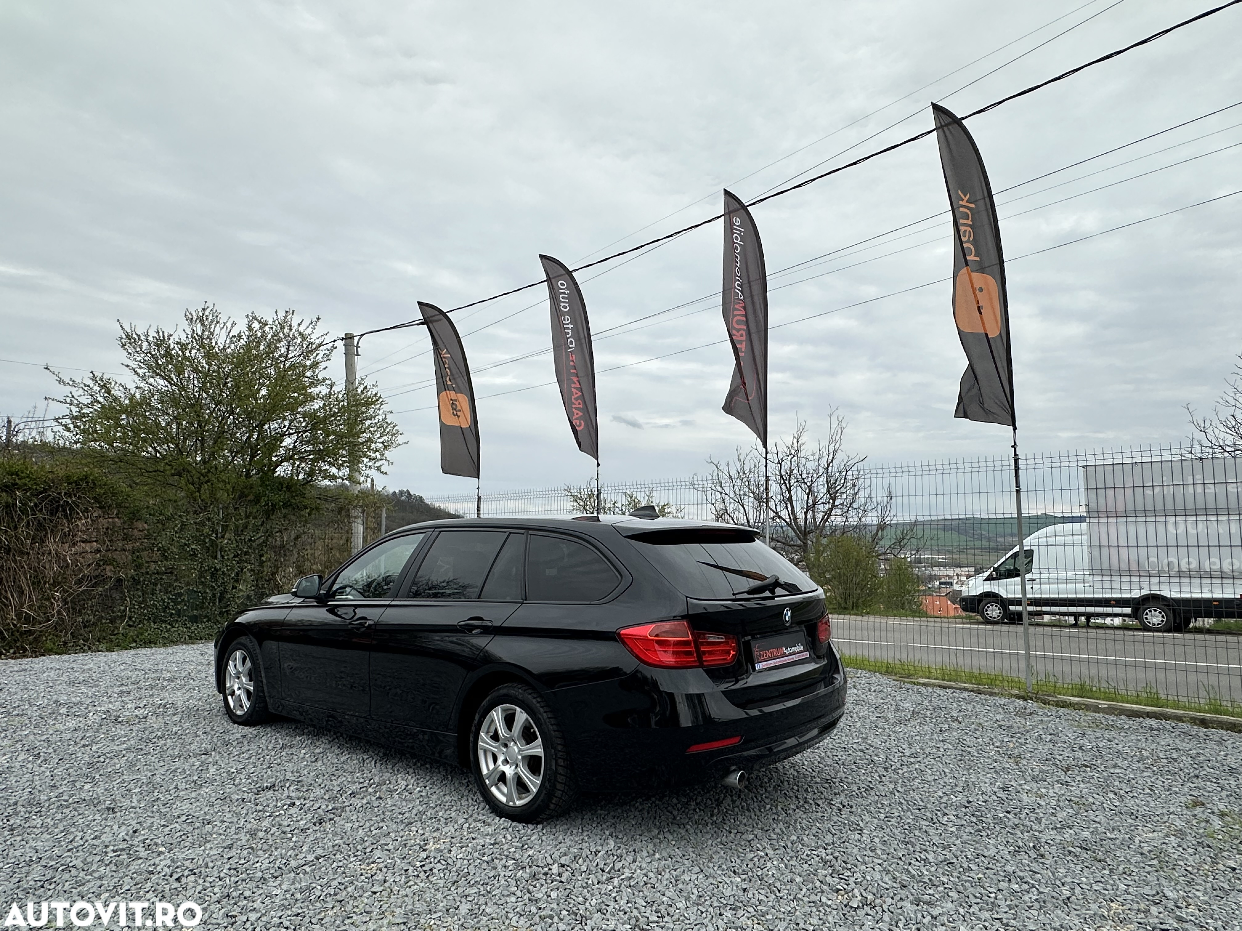 BMW Seria 3 320d DPF Touring Aut. Edition Sport - 11