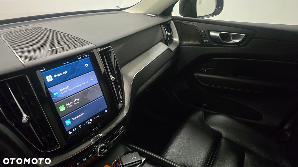 Volvo XC 60 B4 D Plus Dark - 38