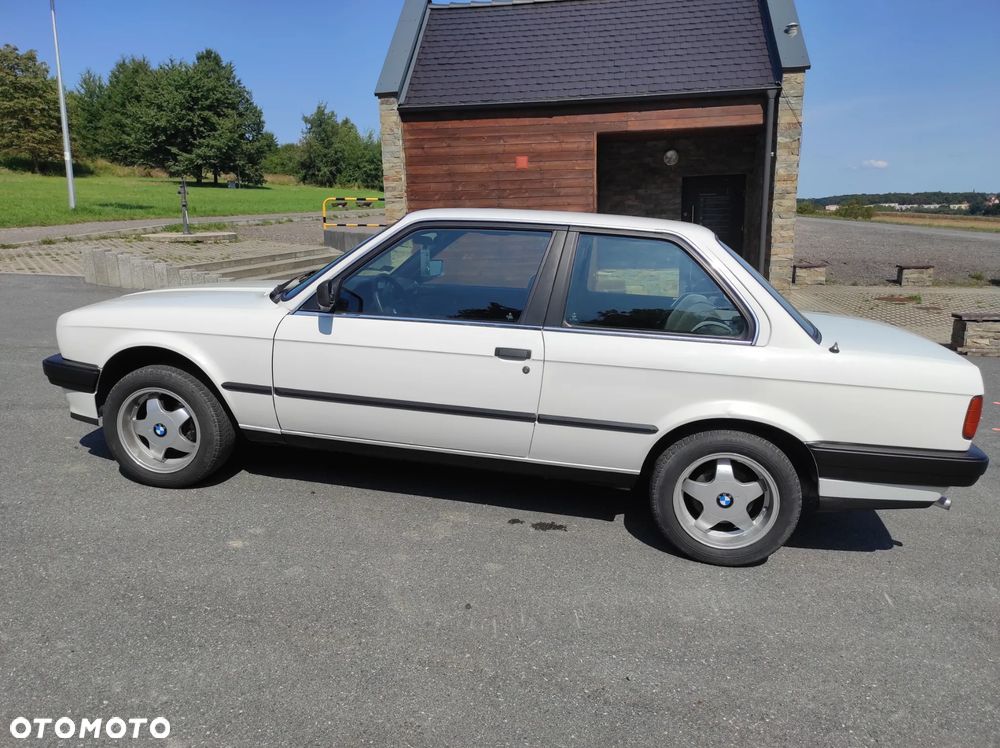BMW Seria 3 318i - 5