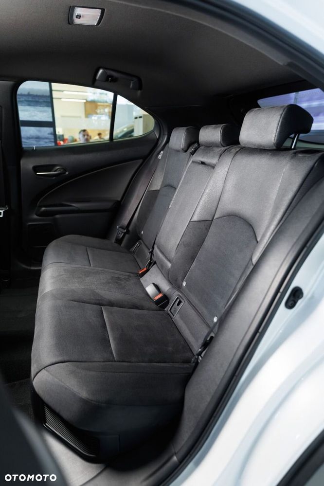 Lexus UX 300h Business - 25