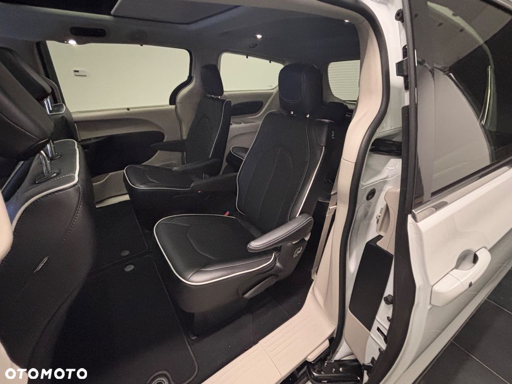 Chrysler Pacifica - 19