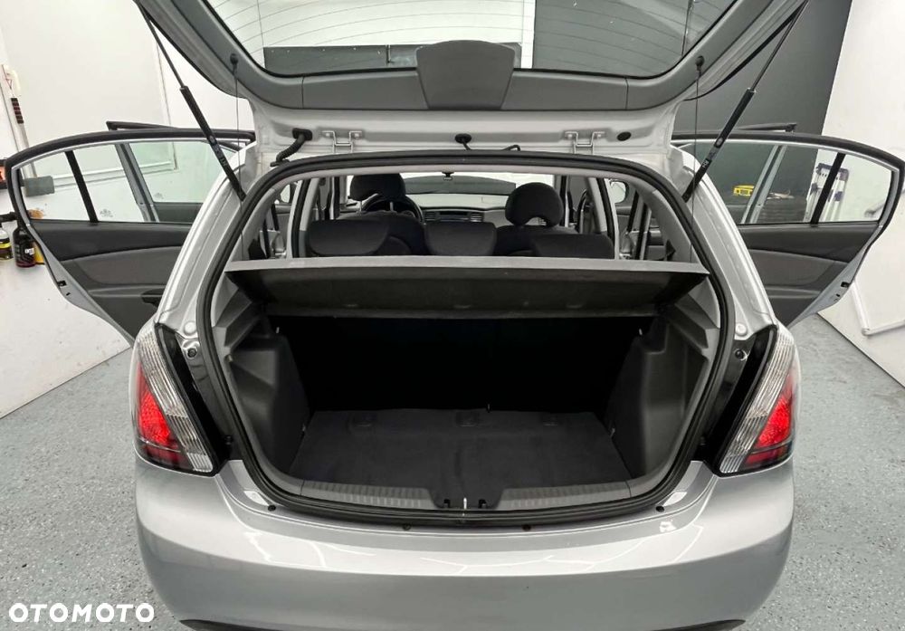 Kia Rio - 32