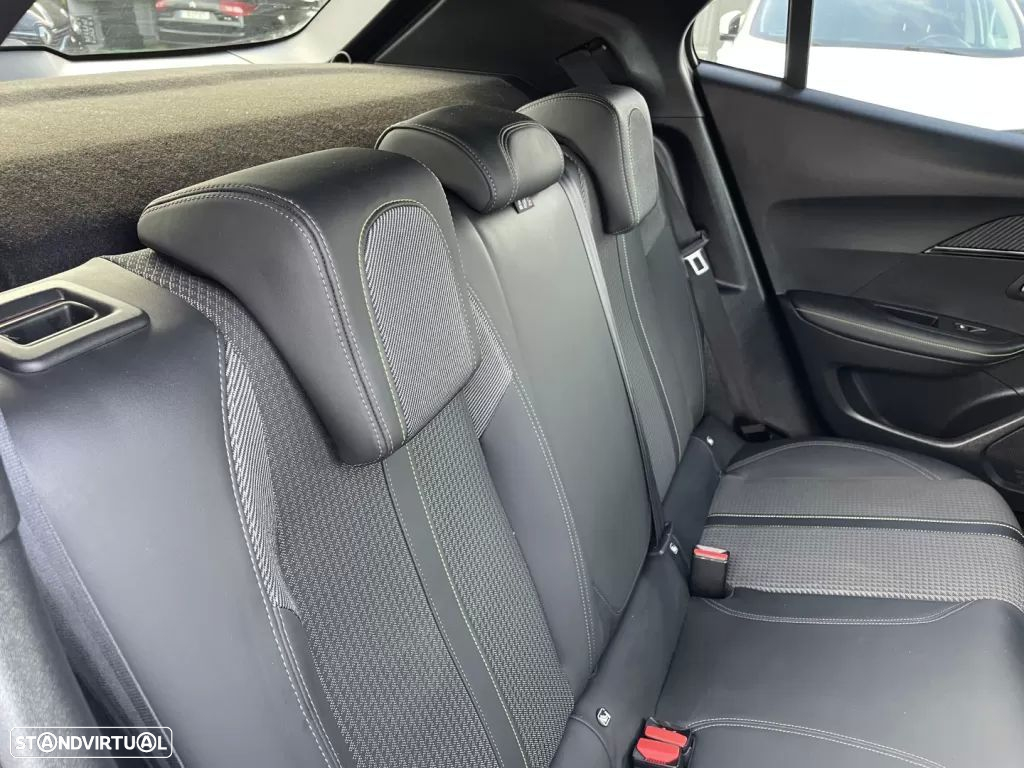 Peugeot 2008 1.2 PureTech GT Line EAT8 - 26