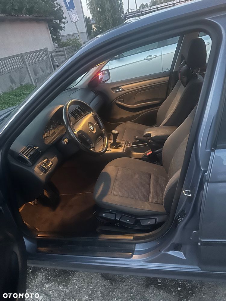 BMW Seria 3 316i - 10