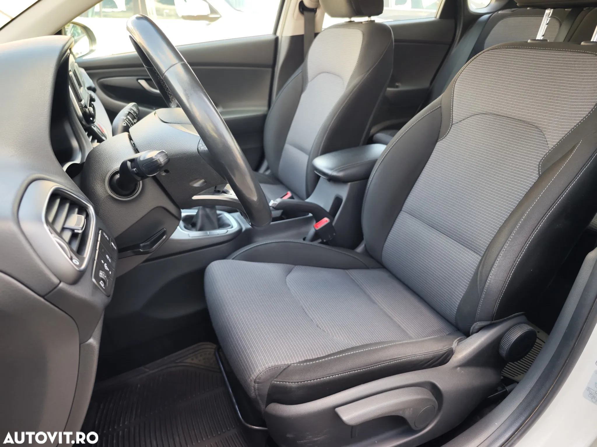 Hyundai i30 1.5 110CP 5DR M/T Comfort - 11