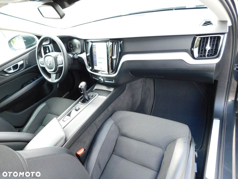 Volvo V60 D3 Momentum Pro - 8