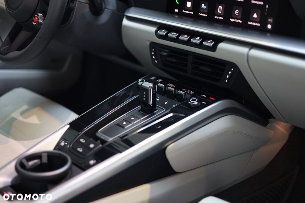 Porsche 911 Carrera - 15